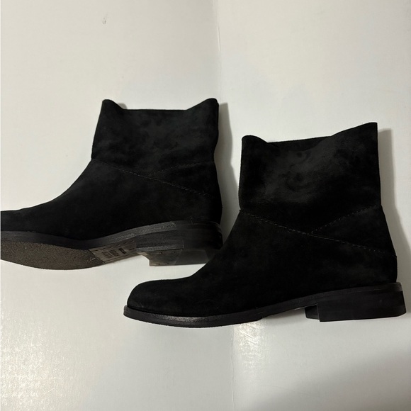 Eileen Fisher Jaunt bootie, black Italian suede pull on style. Size 5. Low heel. - Picture 2 of 10